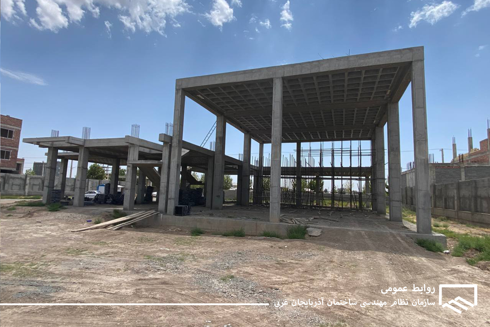 مرحله اجرای اسکلت سقف اول و آمفی تئاتر دفتر نمایندگی شهرستان میاندوآب تحویل موقت گردید.