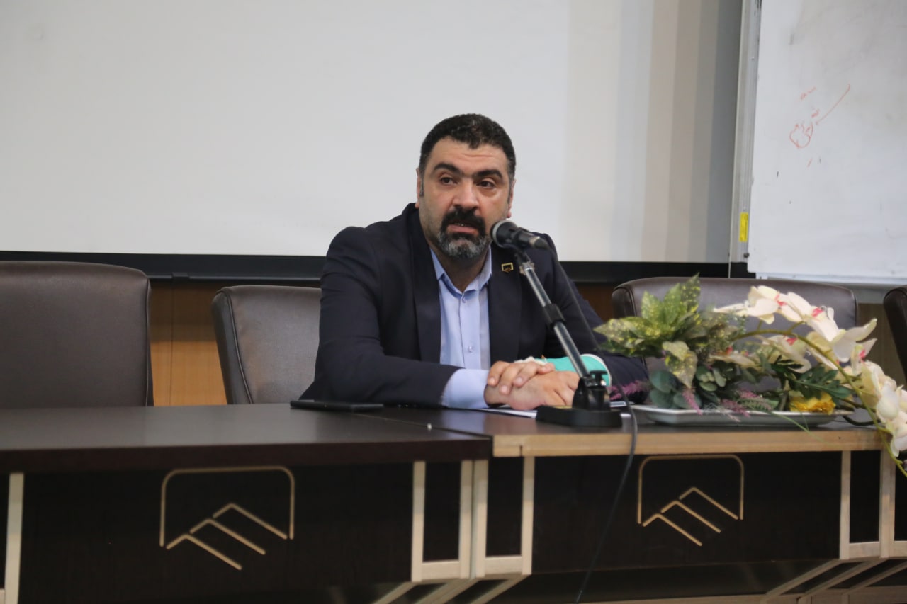 جلسه رئیس سازمان نظام مهندسی ساختمان استان با کارکنان